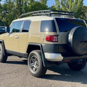 Research 2011
                  TOYOTA FJ Cruiser pictures, prices and reviews